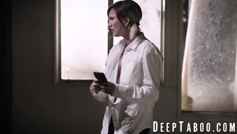 Whitney Wright, Fantezi Dolu Kuzeniyle Vahşi Bir Üçlü Yaşıyor