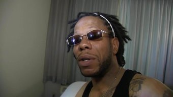 Kıvrımlı Kız Bunny Skye, Efendisi Dallas Tarafından Sert Eylemde Beceriliyor