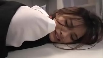 Japon Ofis Çalışanları, Bu Şok Edici Günlük Tarzı Porno Videoda Seks Kölelerine Dönüştü.