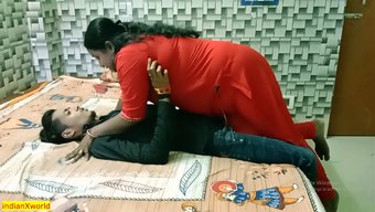 Desi Bhabhi, Üvey Erkek Kardeşiyle Sıcak Seksin Tadını Çıkarıyor