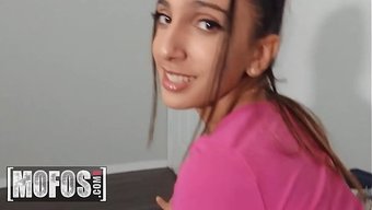 Angelica Cruz'Un Üvey Babası Scott Nails, Isteklerini Tatmin Etmek Için Geliyor.