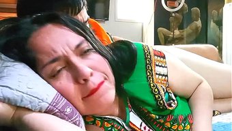 Milf, Üvey Oğlu Tarafından En Ateşli Videoda Sikişiyor.