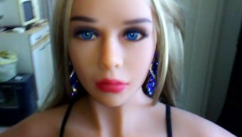 Genç Bir Kadın, Üvey Babası Için Bikini Giyiyor Ve Onun Manzarası Karşısında Kendini Tatmin Ediyor