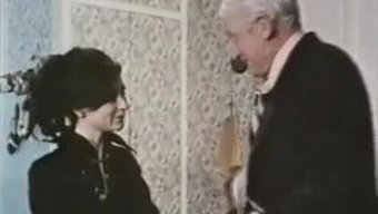 Vintage Lezbiyen, Retro Porno Içinde Boğazını Sıkıyor