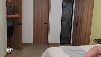 Bir Noktayı Kanıtlamak Için Arkadaşımın Üvey Annesiyle Seks Yaptığım Bir Video Yaptım Ve Monique Fuentes Ve Danner Mendez'I Içine Aldım.