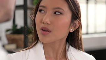 Olgun Güzellik May Thai, Sıcak Seans Gp2740'Da Müşterisini Baştan Çıkarıyor