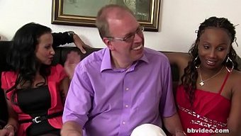 Ebony Milf, Alman Grup Etkinliğinde Sert Muamele Alıyor