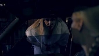 Aldatan Karılar Cherie Deville Ve Kenna James Parmaklarıyla Yaramaz Oluyorlar