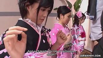 Asyalı Kadınlar Büyük Bir Yarak Tarafından Derin Boğaz Sanatını Öğrettiler