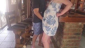 Gerçek Amatör Seks, Dost Canlısı Bir Bebekle Aldatma Üçlüsünde.