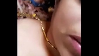 Kerala'Dan Sıcak Milf Yaramazlık Yapıyor