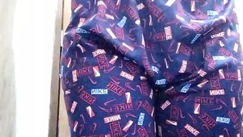 Desi Güzeli Sıkı Poposunu Erkek Arkadaşıyla Paylaşıyor