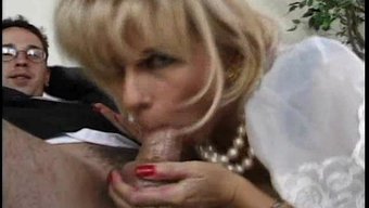 Johnny, Bir Milf'In Vücuduna Giriyor