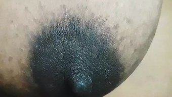 Tombul Bebek Rina, Duygusal Bir Masaj Ve Orgazm Alıyor