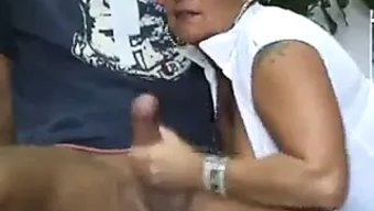 Olgun Kadın Saksafonla Yaramazlık Yapıyor