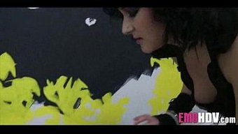 Lezbiyen Bebek Am Oyunundan Zevk Alıyor