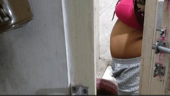 Hintli Karının Sıcak Banyo Aktiviteleri Sizi Nefessiz Bırakacak