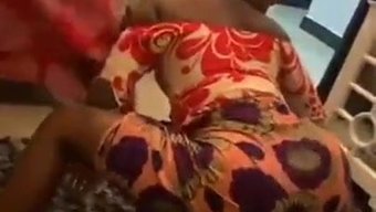 Iç Çamaşırı Giymiş Ateşli Kızlarla 69 Pozisyonu