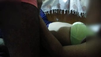 Hint Teyzesi Yerde Sikişiyor