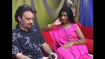 Tüylü Arap Bebek Sakso Çekiyor Ve Anal Olarak Alıyor