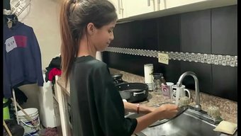 Evde Yalnızken Ateşli Kolombiyalı Üvey Kız Kardeşim Tarafından Köleleştirildim Tam Hikaye