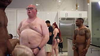 Luna Lark Ve Kocaman Memeleriyle Swinger Partisinde Ateşli Bir Grup Seks